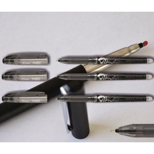 Zselés rollertoll fekete radírozható FriXion Point 05 Pilot - kupakos, fekete tolltest, 0,25mm, tű